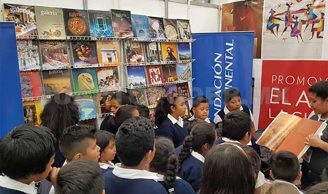 Niños visitan Feria del Libro de Guatemala