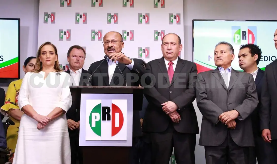 René Juárez renuncia a la presidencia del PRI
