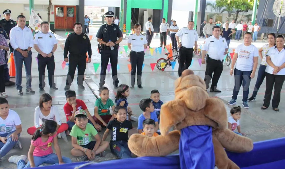 Dan bienvenida a niños al “Curso de verano 2018”
