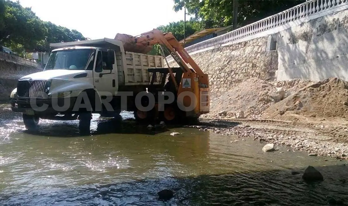 Continúan trabajos de limpieza en río Sabinal