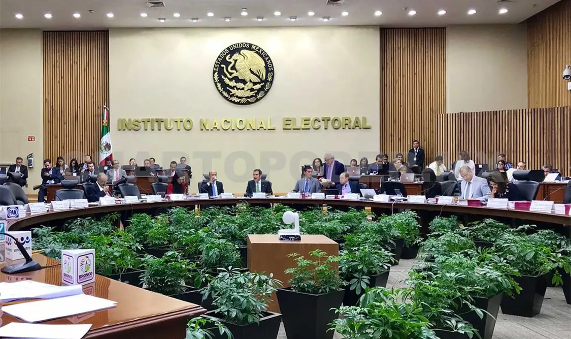 Multan a Morena por financiamiento a damnificados