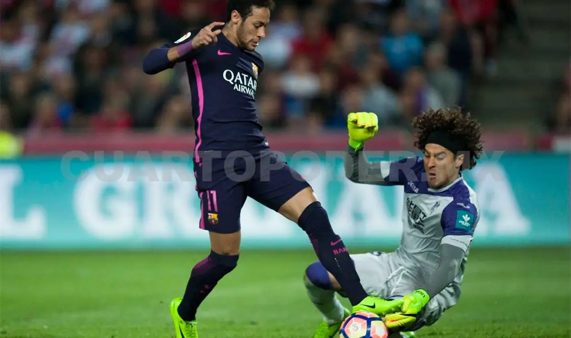 Guillermo Ochoa se queda en Standard Lieja