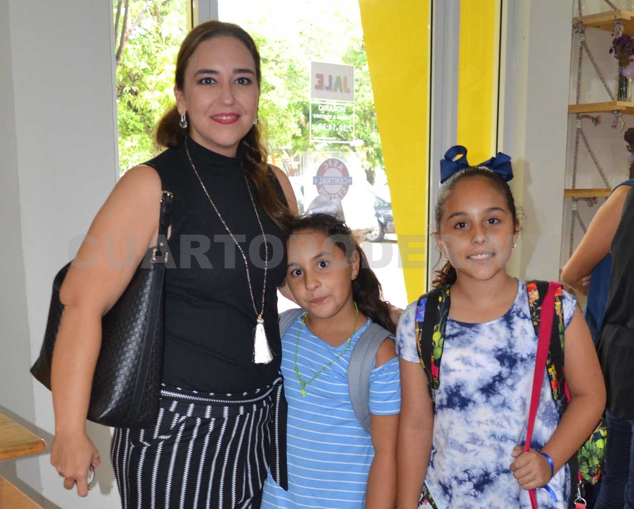 Realizan bazar escolar