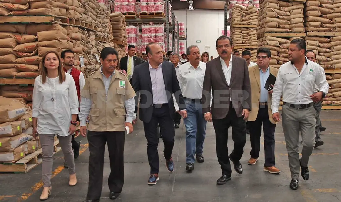 Eviel Pérez Magaña realizó un recorrido de supervisión por la planta metropolitana norte de Liconsa. Agencias