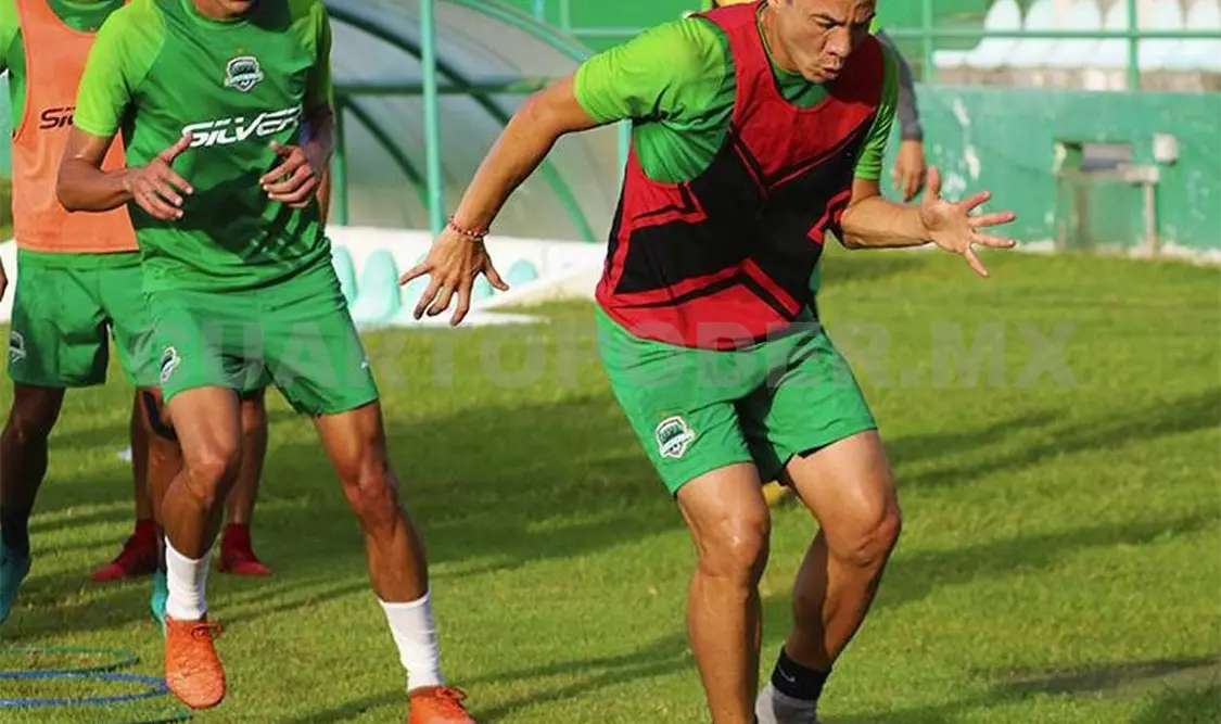 Con trabajos físicos por la mañana, el plantel realiza sesiones de gimnasio, así como ejercicios con el balón. Cortesía