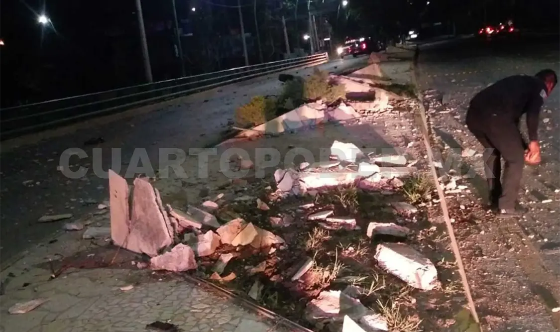 El accidente ocurrió ayer por la madrugada en el Libramiento Sur Poniente, concretamente a la altura del obelisco La Antorcha. Rafael Cabrera / CP