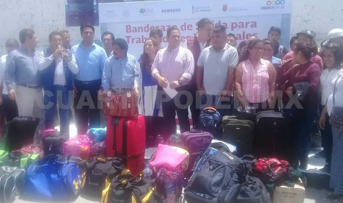 Un total de 410 trabajadores chiapanecos partieron rumbo a Tijuana, para laborar en las plantas ensambladoras de Samsung. Manuel Martínez / CP