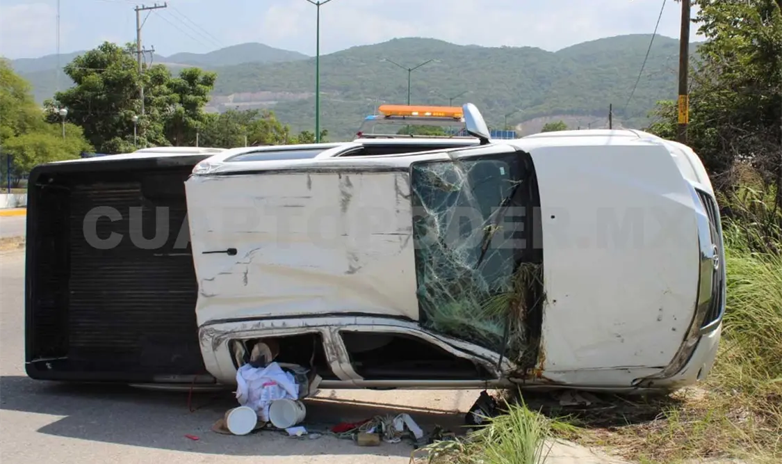 El accidente ocurrió la tarde del miércoles sobre la carretera que comunica al ejido Emiliano Zapata. Rafael Cabrera / CP
