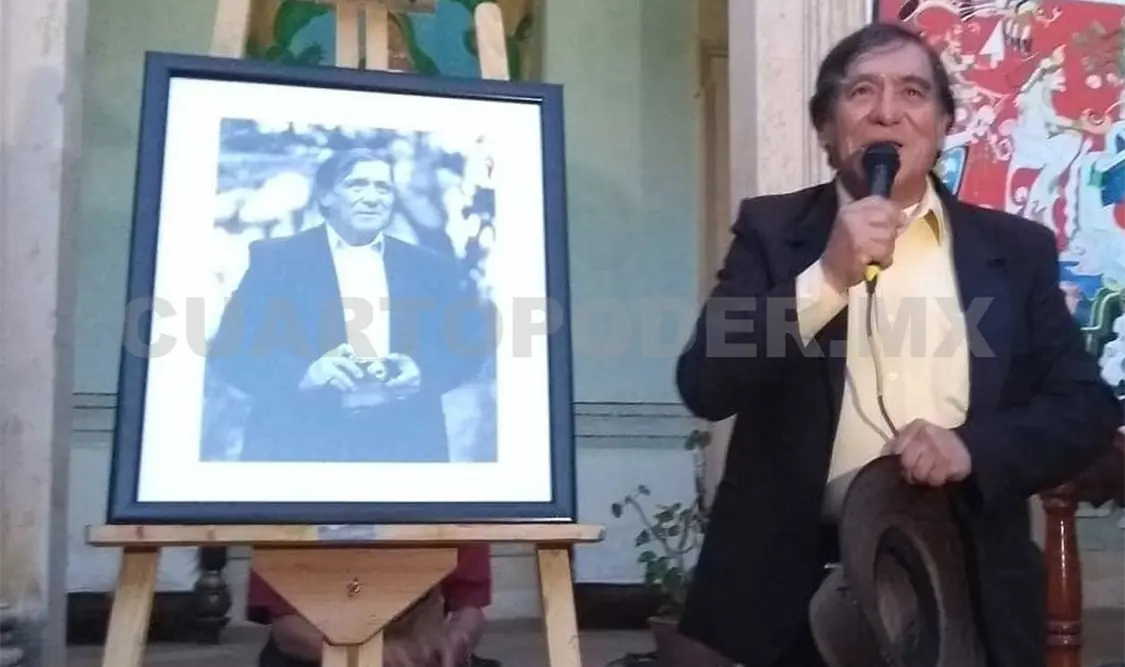 El homenajeado agradeció a las demás personas presentes, que decidieron develar su fotografía en el Muro de la Enseñanza Casa de la Ciudad. Manuel Martínez / CP