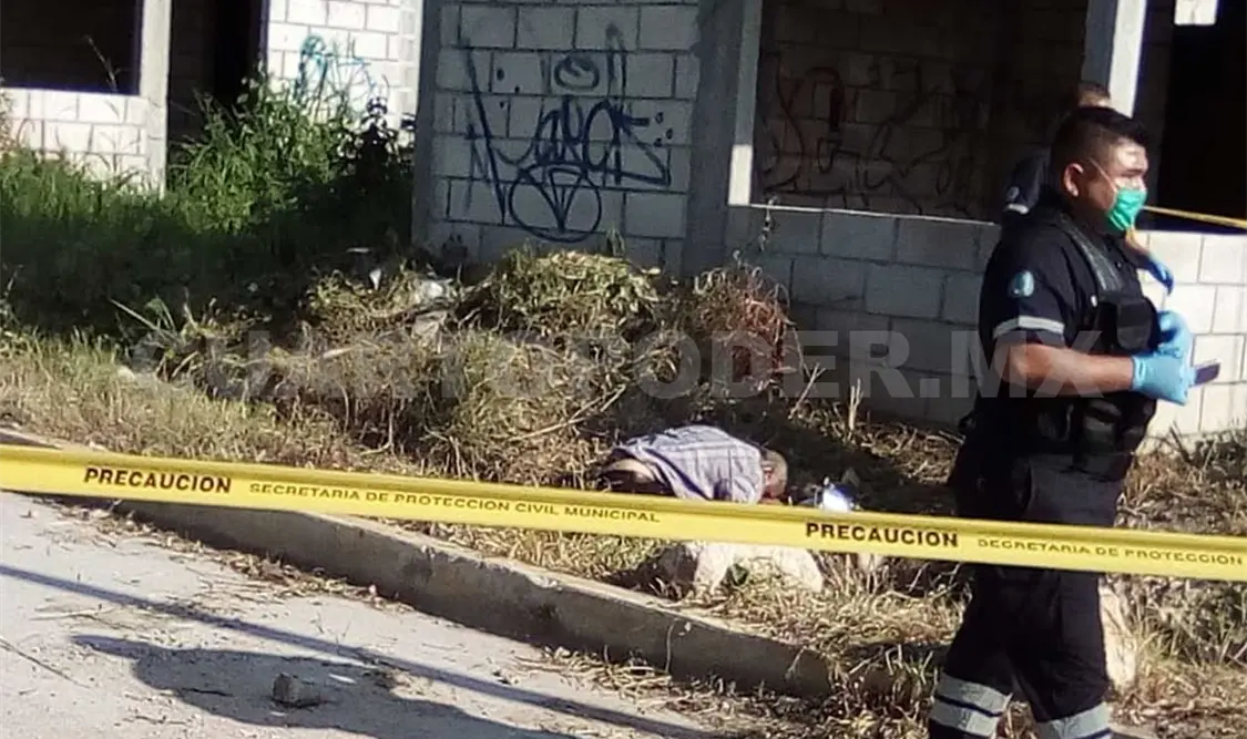Fue la mañana del sábado cuando autoridades recibieron el reporte del hallazgo de la persona, sin signos vitales, en un lote baldío. Edberg Mayorga / CP
