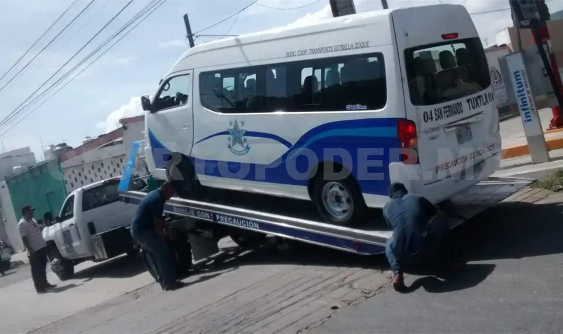 Detienen a dos vehículos ‘piratas’