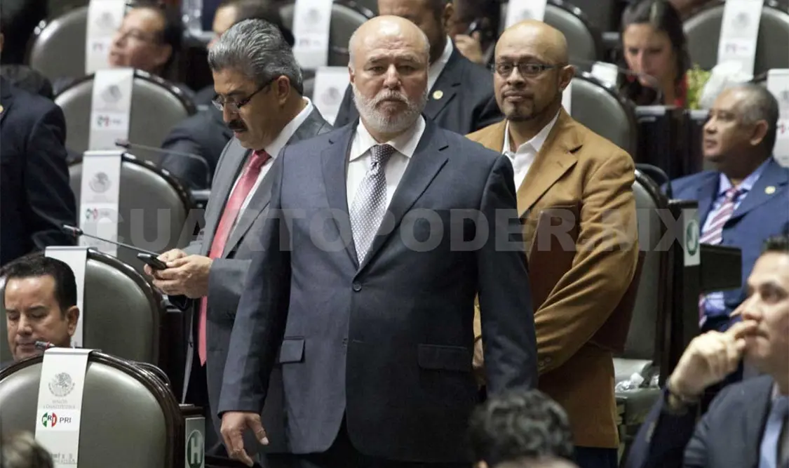 Bartlett difamó y reprimió a mi padre: Clouthier
