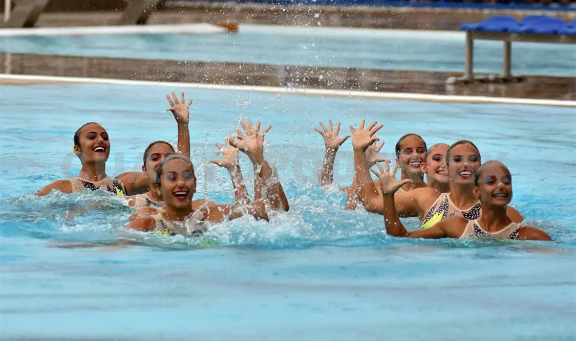 Cierran con oro en Natación Artística