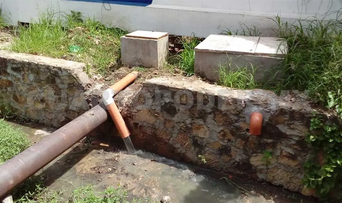 Descargan aguas residuales hacia un dren pluvial