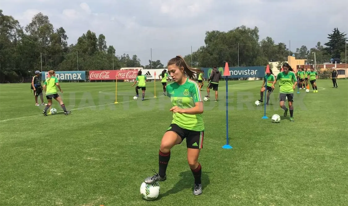 Tri femenil, concentrado para lograr pase