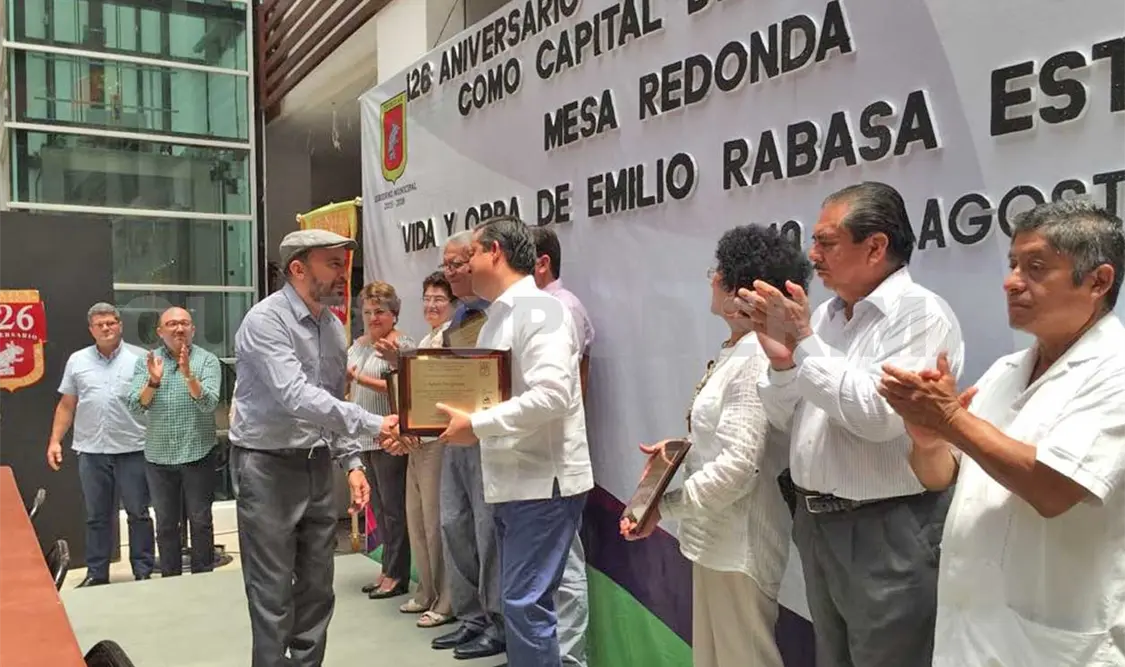 La ceremonia se realizó en el Palacio Municipal. Cortesía