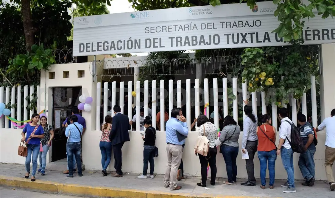Mayoría de jóvenes con empleos precarios