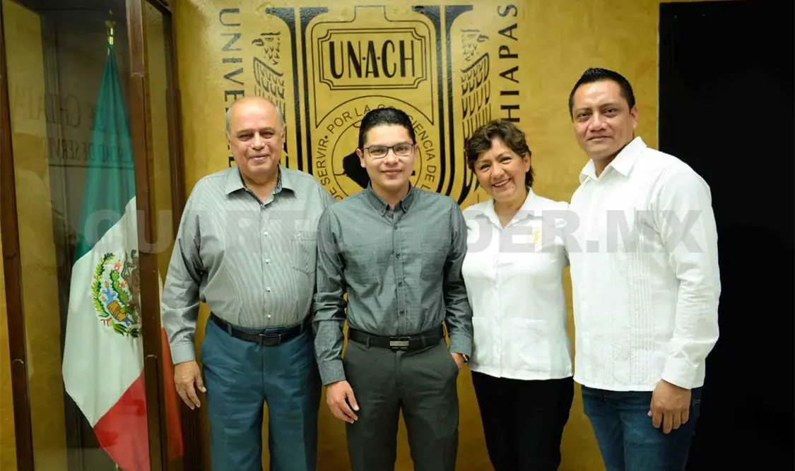Reconocen a estudiante de medicina de la Unach