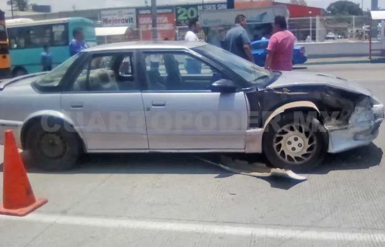 Solo daños deja carambola de autos