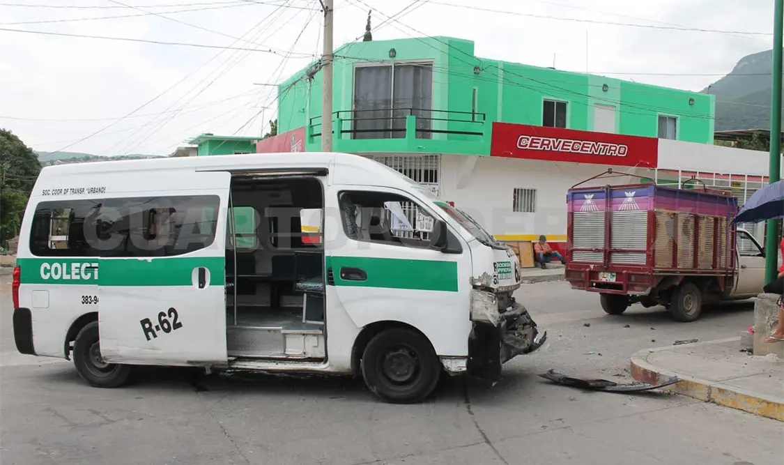 Cinco lesionados en choque de colectivo