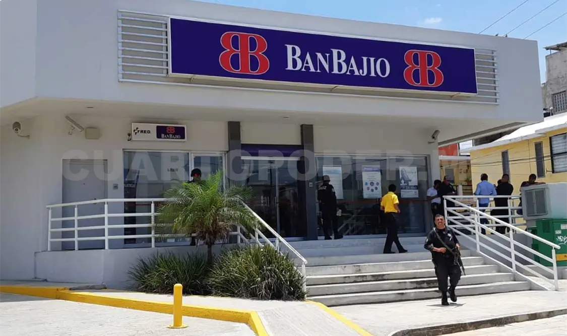 Sujeto armado ingresa a banco y comete atraco