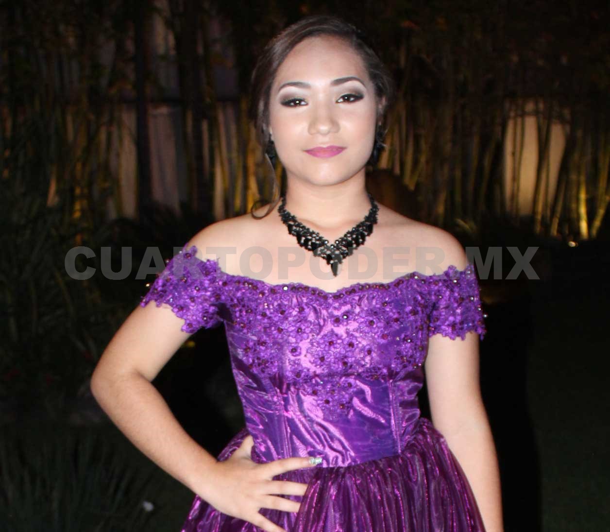 Monserrat celebró sus XV años