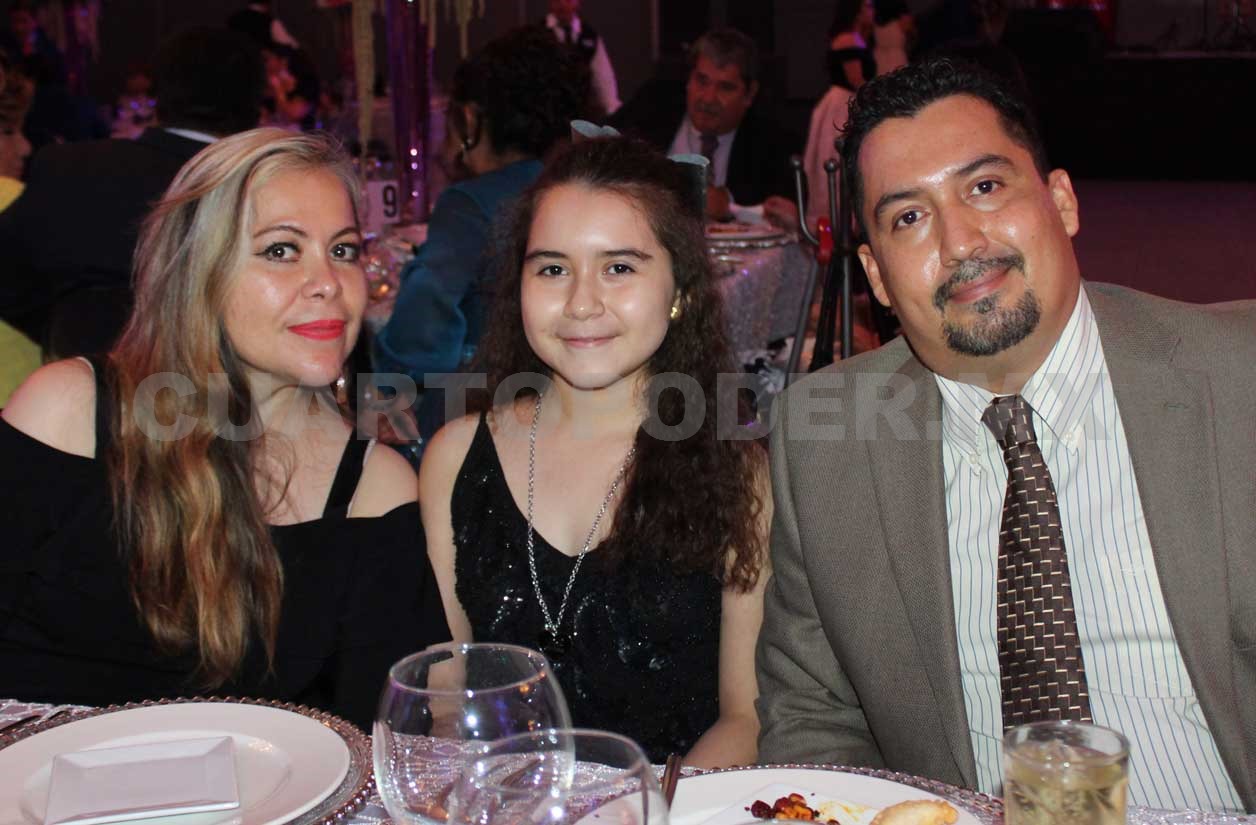 Monserrat celebró sus XV años