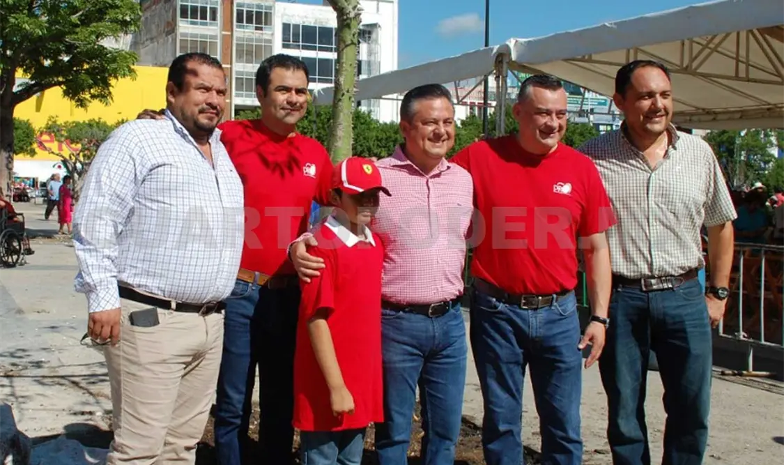 Se plantaron de manera simbólica especies nativas. Ricardo López / CP