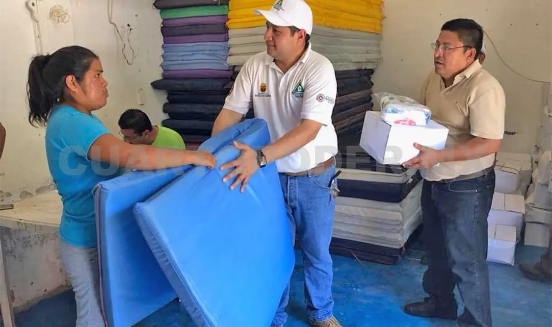 Personal de Protección Civil del estado hizo entrega de la ayuda a damnificados. CP