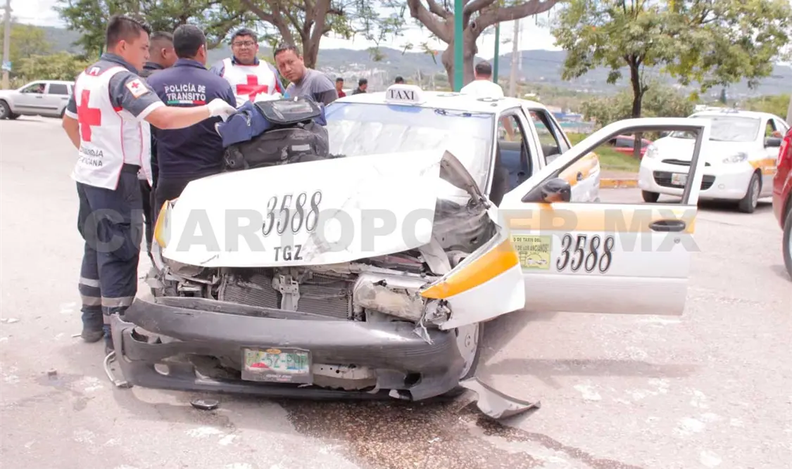 La unidad oficial circulaba de sur a norte y fue impactada por el taxi. Edberg Mayorga / CP