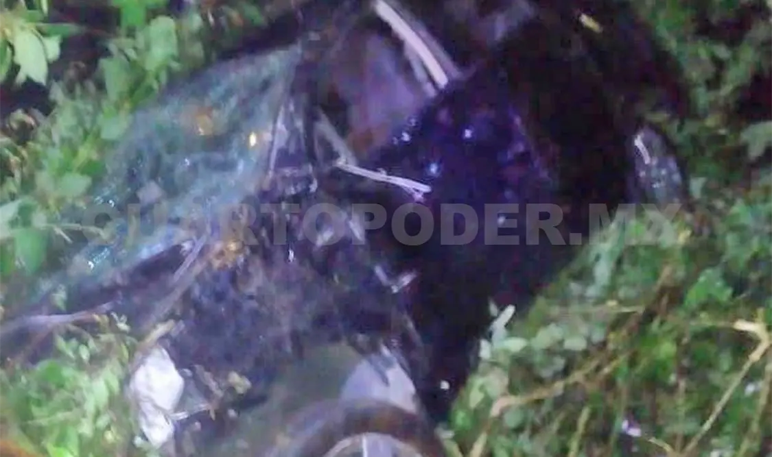 Vehículo cae a barranco y deja saldo de un muerto