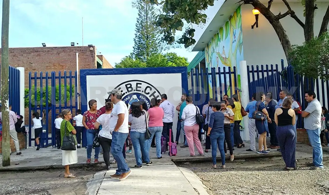 Por “imposición” de directora no inician clases
