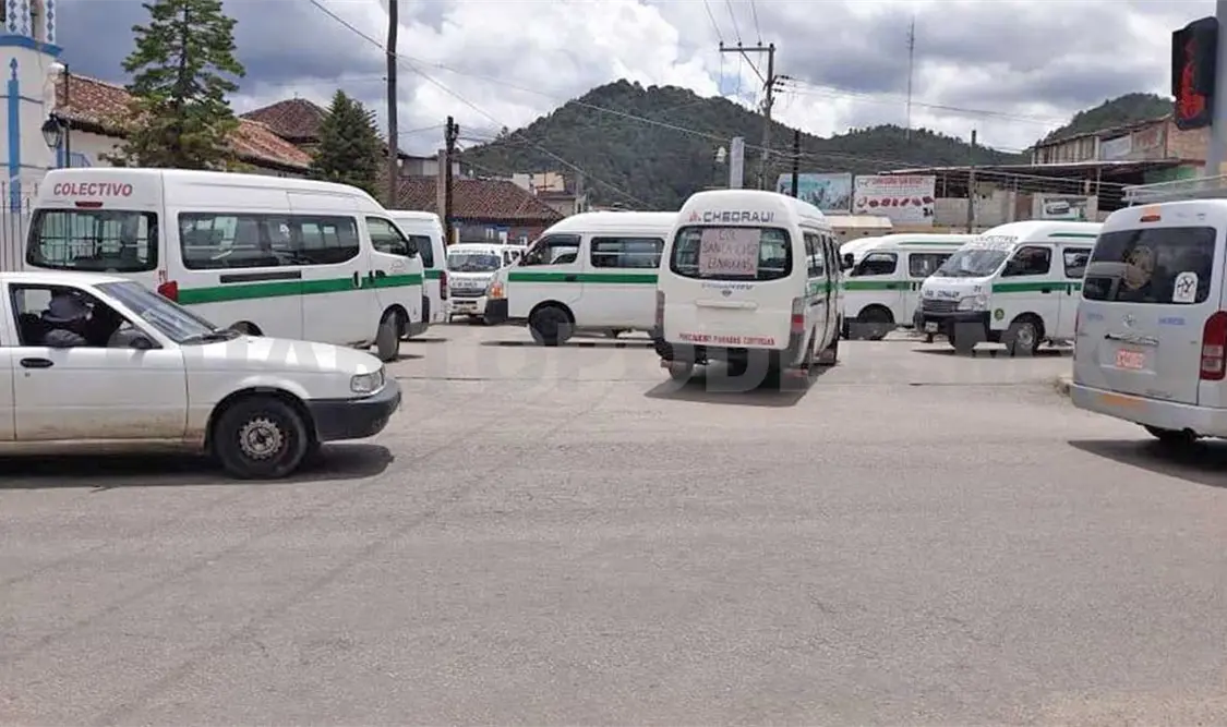Transportistas bloquean zonas de la ciudad