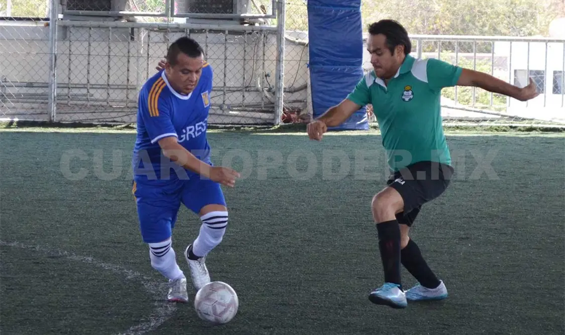 Pumas se apodera de la cima de la liga