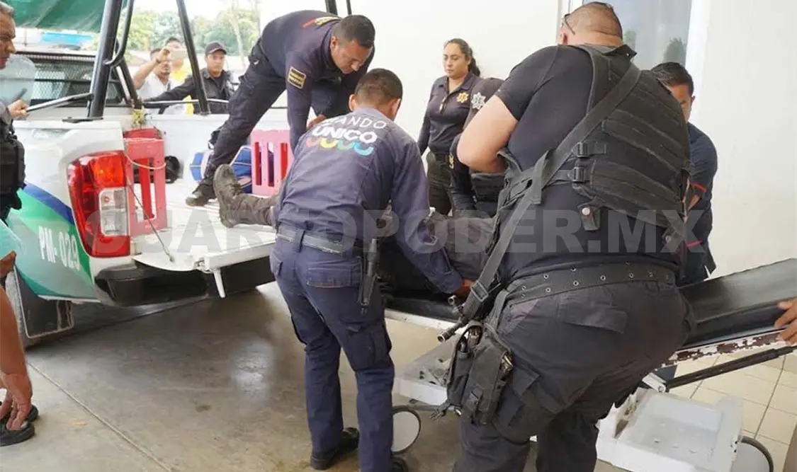 En emboscada balean a tres policías y un civil