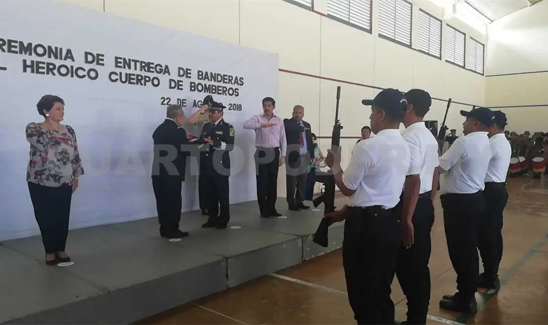 Sedena abandera a bomberos