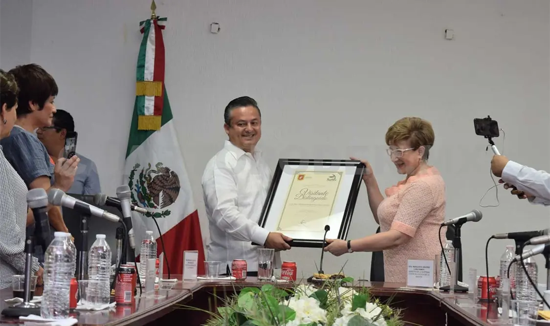 Entregan llave de la ciudad de Tuxtla a ministra de la SCJN