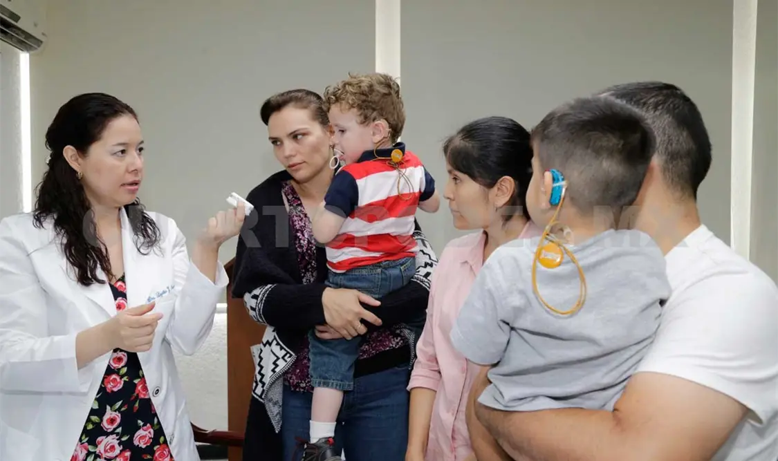 Apoyan con implantes a 950 niños en DIF