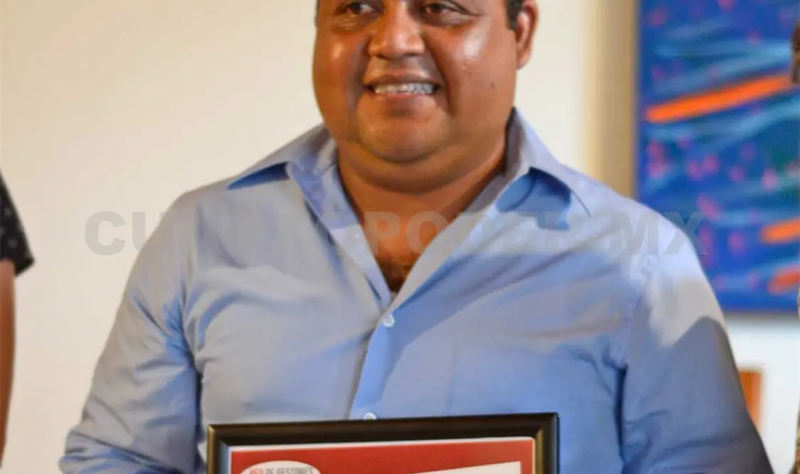 En la entrega del reconocimiento de la Red de Gestores. Darwin Mendoza