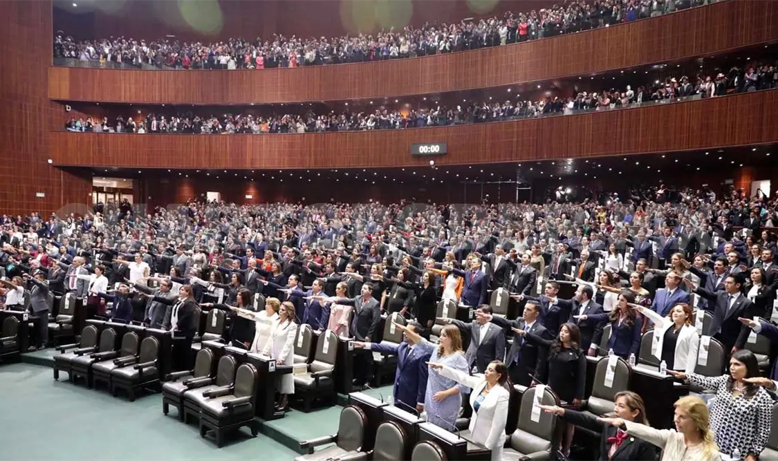 Rinden protesta diputados electos