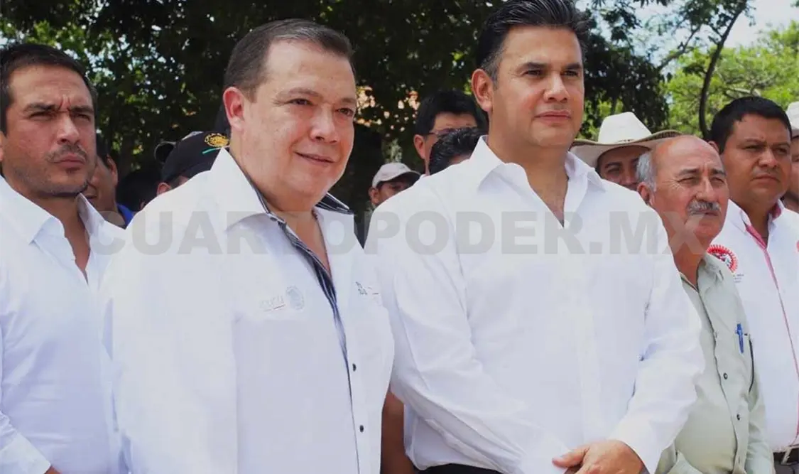 Entrega apoyos a indígenas de Chiapas