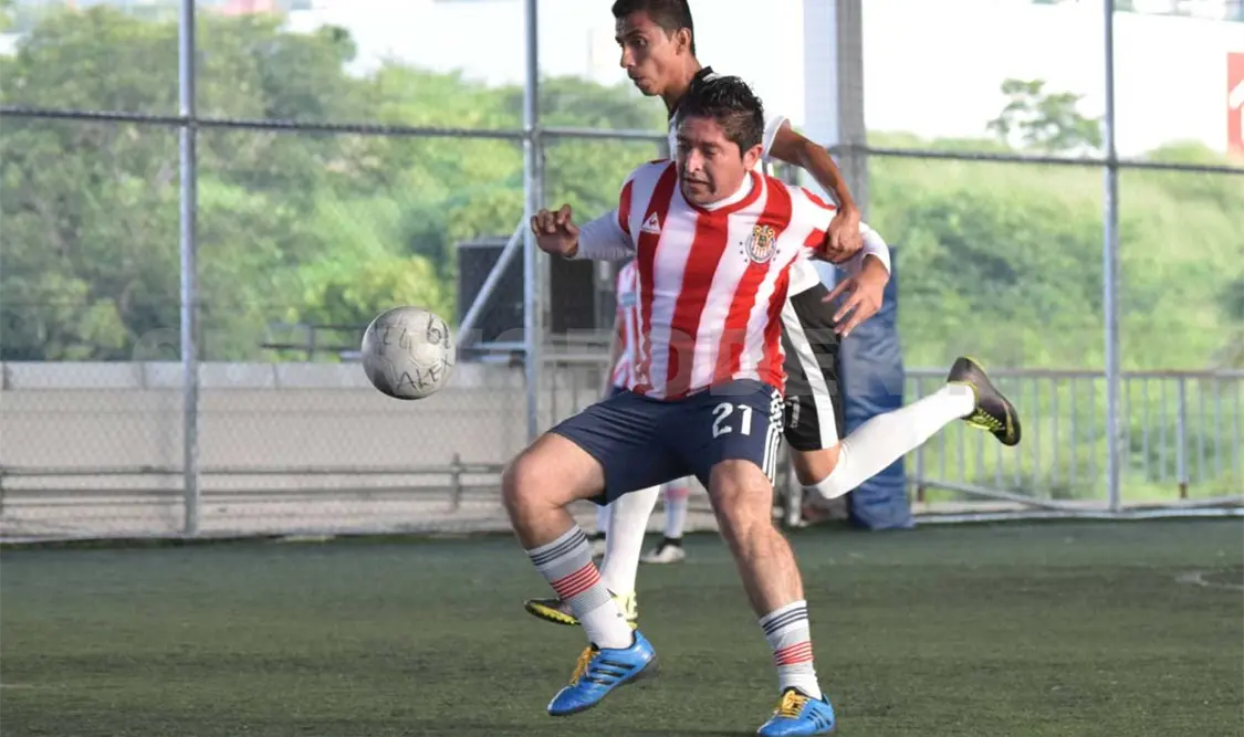 Gallos Blancos golea a Chivas en la Liga