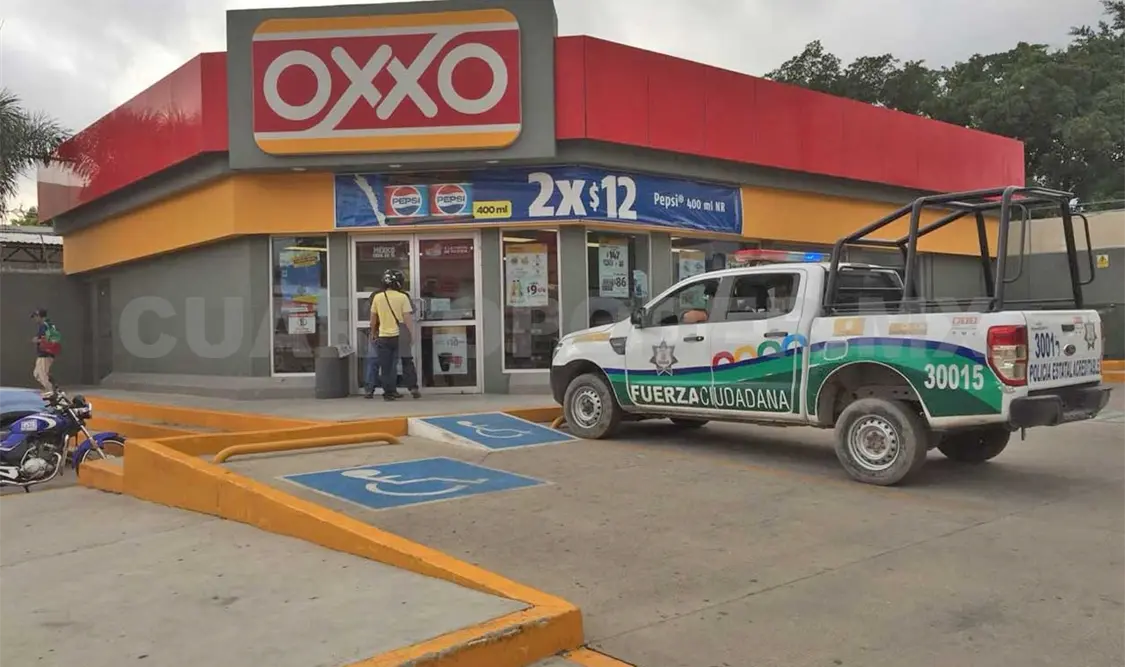 Sujeto asalta tienda de conveniencia en la colonia Terán