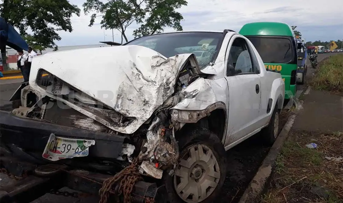 Accidente múltiple deja 12 personas lesionadas