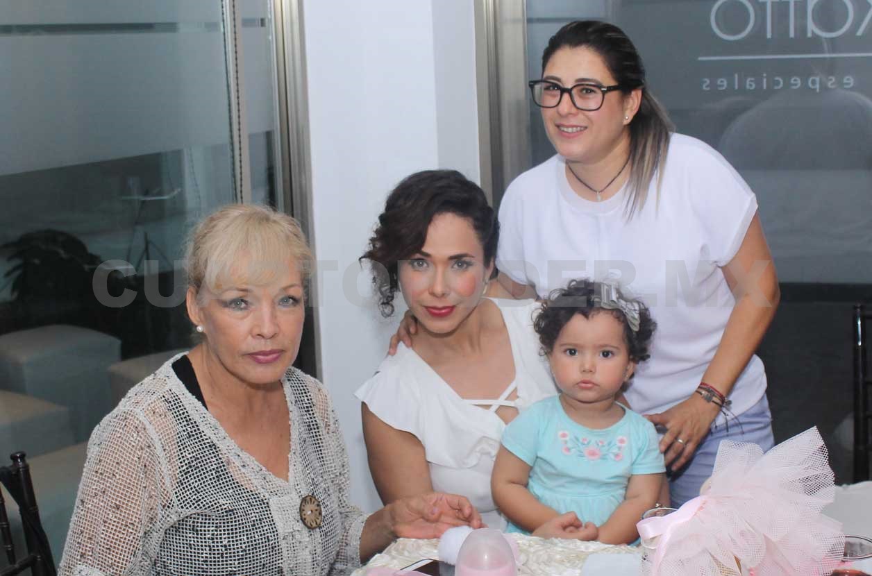 Nicole es esperada con amor