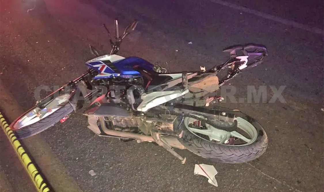 Motociclistas mueren al ser embestidos por Tsuru