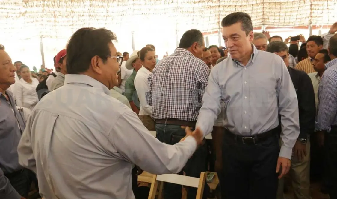 Rutilio destacó que trabajará para que existan más espacios donde puedan exponer sus creaciones los chiapanecos. CP