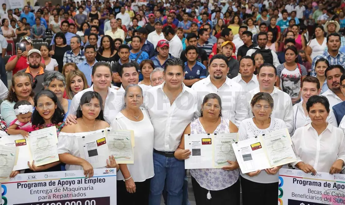 Entregan programa de Apoyo al Empleo para Repatriados