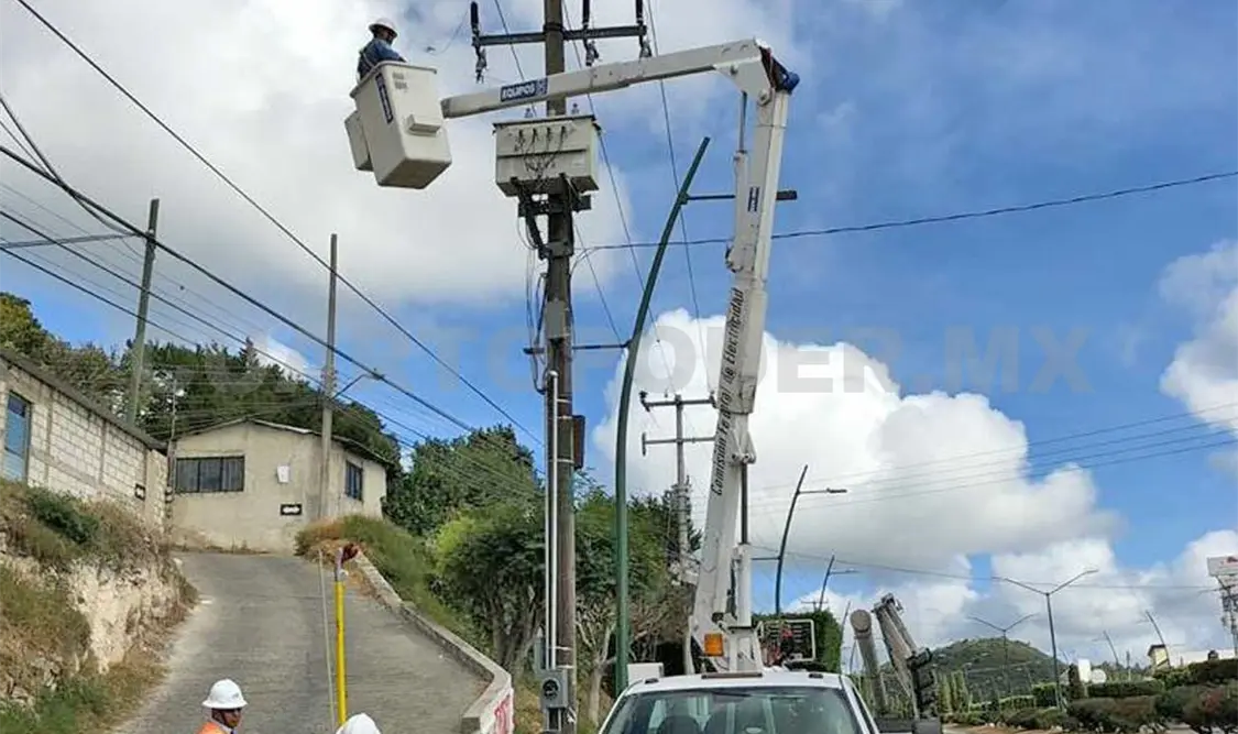 Realizan cortes masivos de energía por adeudo