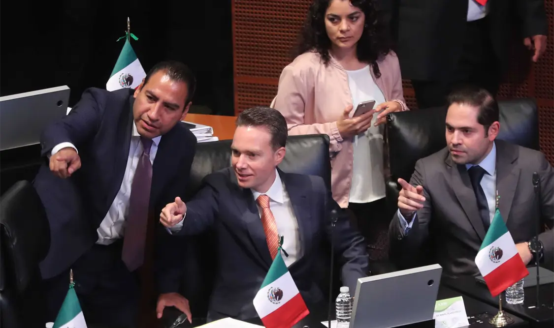 Avala Senado licencia a Manuel Velasco